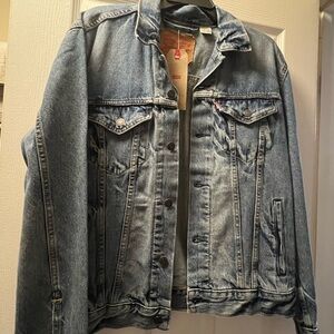 Levi’s men’s denim jacket medium wash NWT
